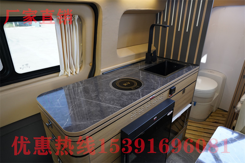 電動(dòng)三輪房車旅行 電動(dòng)三輪房車解鎖旅游新方式:水路兩棲,集房車、游艇功能,酷-