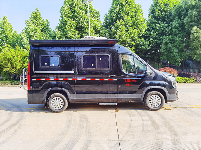 上汽大通V90長軸高頂B型房車