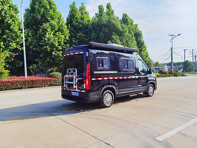 上汽大通V90長軸高頂B型房車