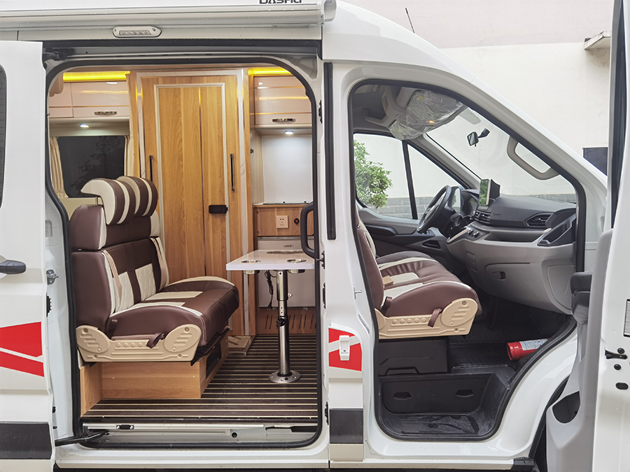 上汽大通V90短軸高頂房車1 上汽大通V90短軸高頂房車1