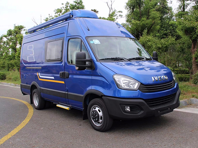 依維柯歐勝加長軸高頂B型房車