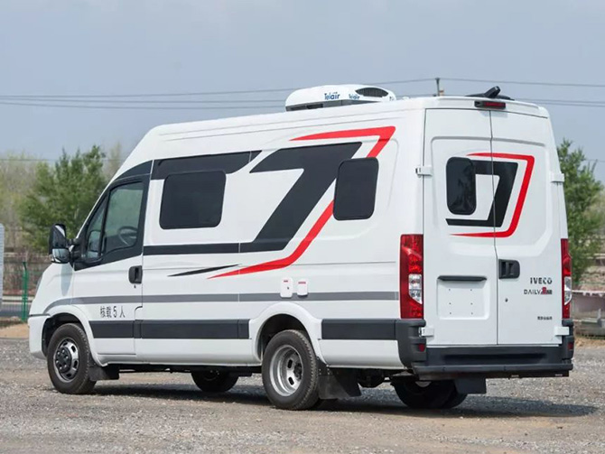 依維柯歐勝加長軸高頂B型房車