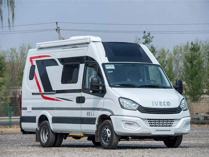 依維柯歐勝加長軸高頂B型房車