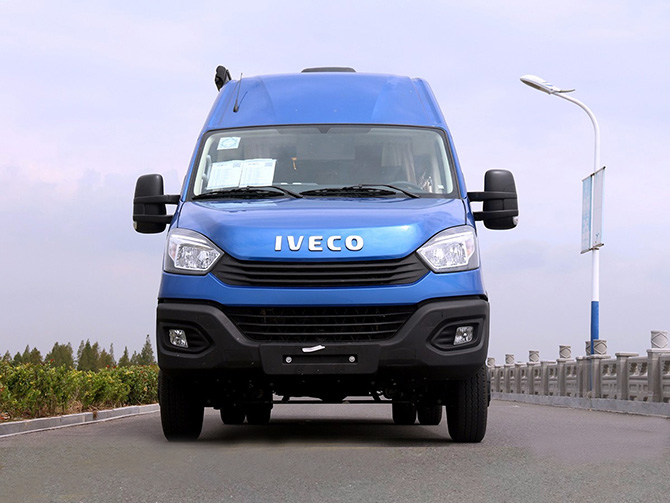 依維柯歐勝加長軸高頂B型房車