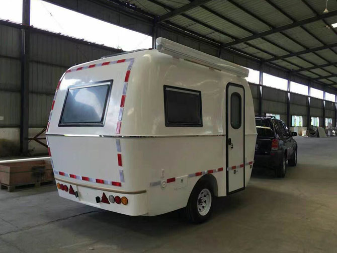 4.4m拖掛式房車(chē)