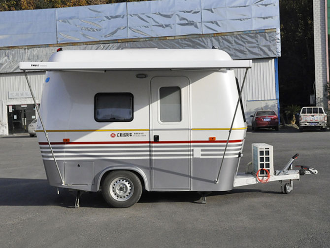 4.4m拖掛式房車(chē)