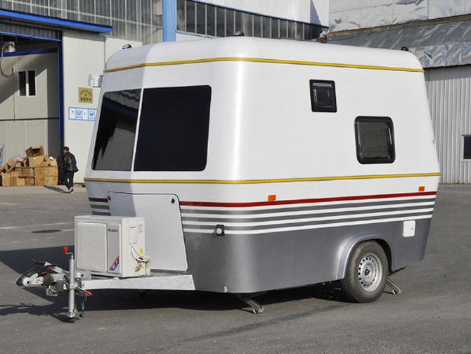 4.4m拖掛式房車(chē)