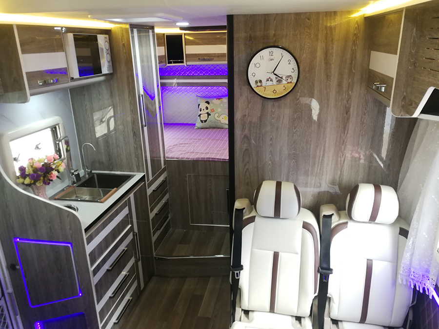 上汽躍進(jìn)H500輕卡平頭自動擋房車-后橫床2 上汽躍進(jìn)H500輕卡平頭自動擋房車-后橫床2