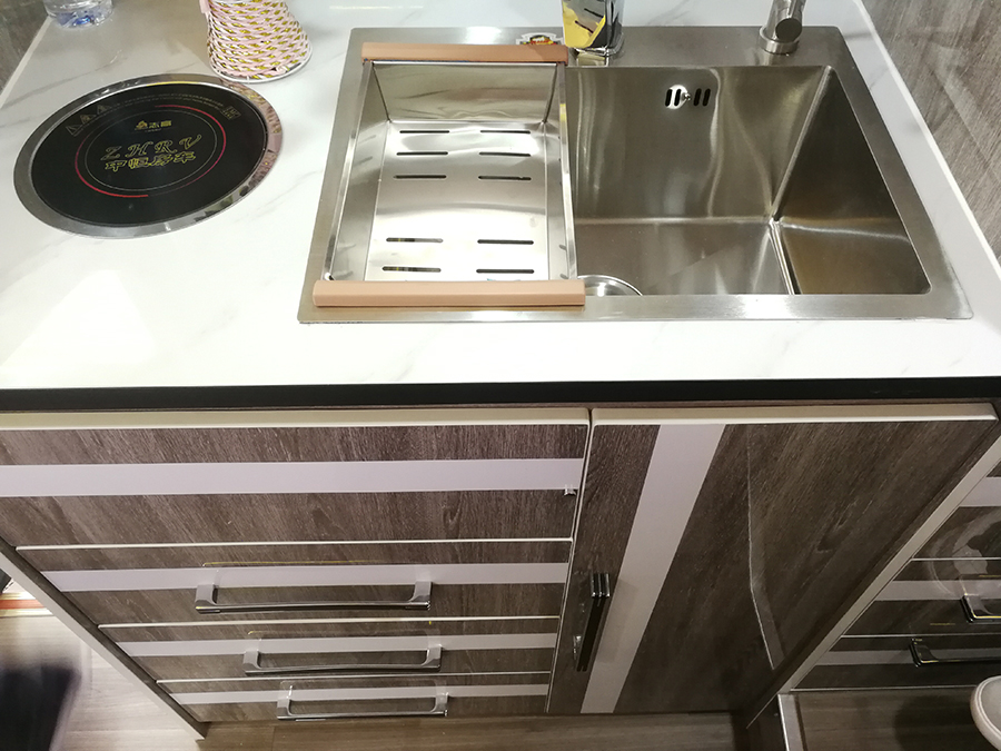 上汽躍進(jìn)H500輕卡平頭自動擋房車-后橫床3 上汽躍進(jìn)H500輕卡平頭自動擋房車-后橫床3