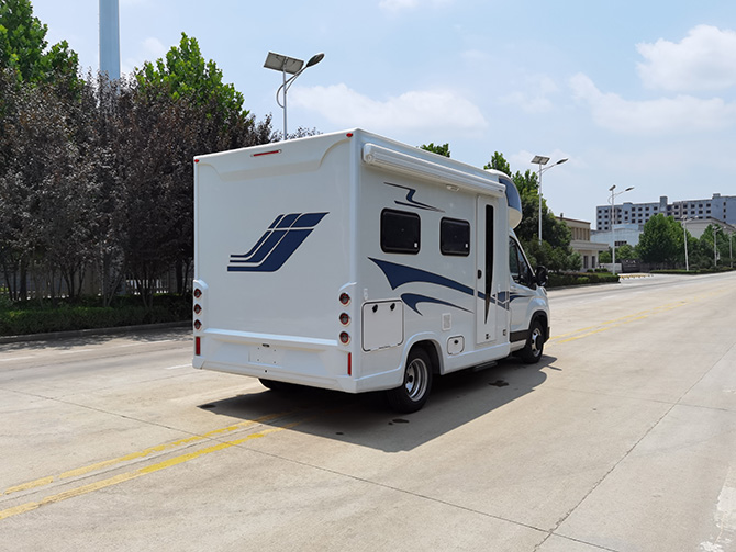 上汽大通V90小額頭C型房車