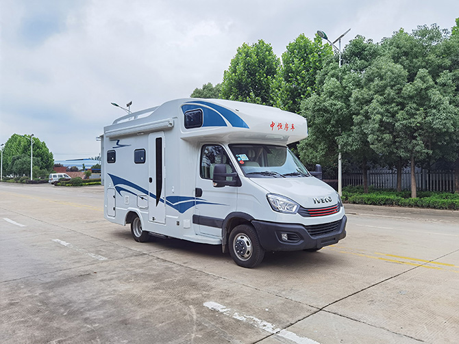依維柯歐勝8AT自動擋C型房車