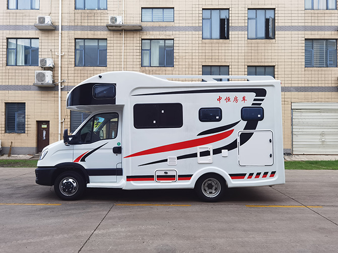 依維柯歐勝8AT自動擋C型房車