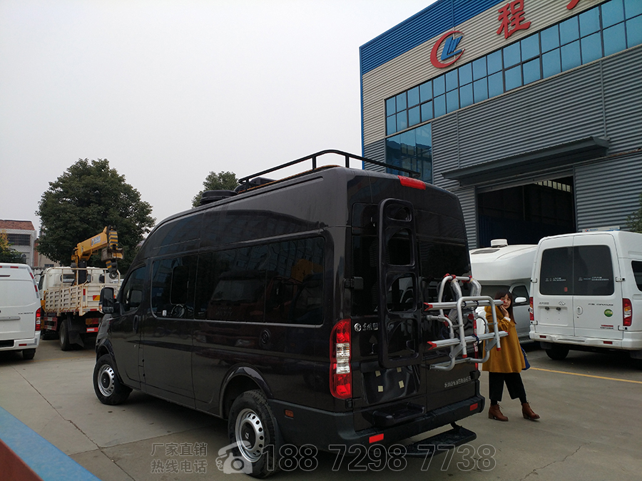 東風(fēng)御風(fēng)長軸高頂B型房車自動擋外觀三 東風(fēng)御風(fēng)長軸高頂B型房車自動擋外觀三