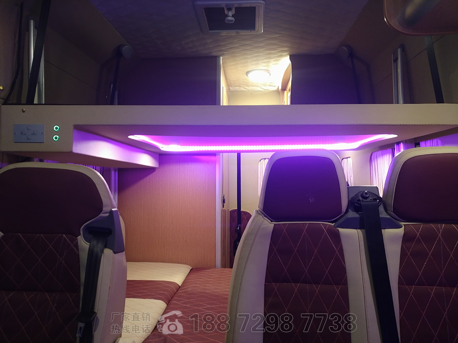 東風(fēng)御風(fēng)長軸高頂B型房車自動擋內(nèi)飾3 東風(fēng)御風(fēng)長軸高頂B型房車自動擋內(nèi)飾3