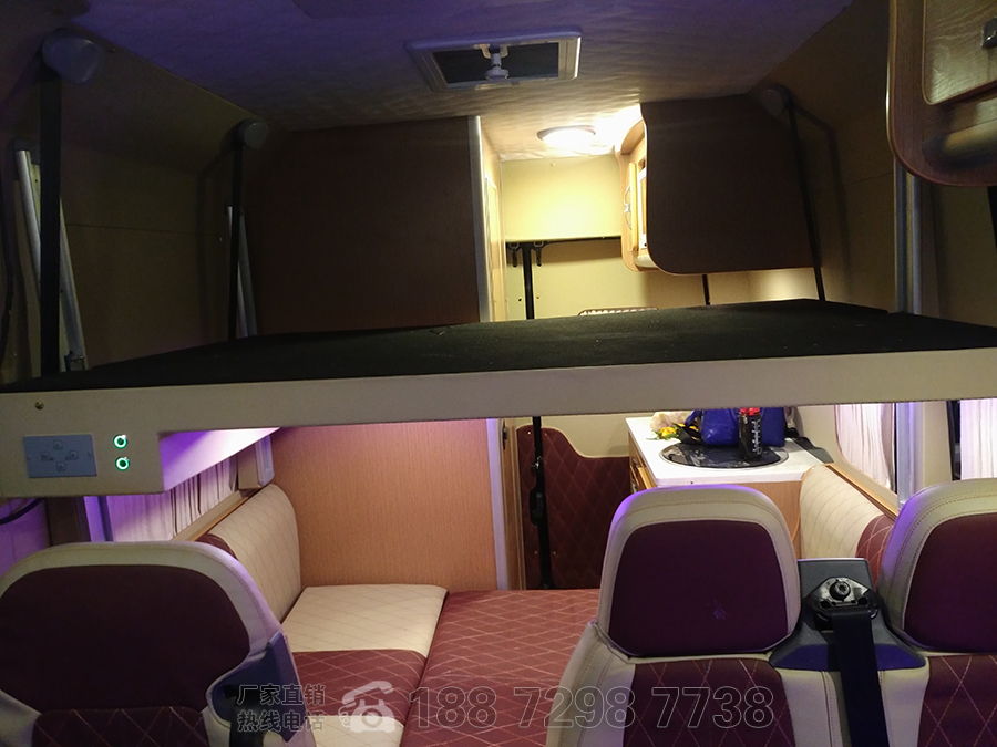 東風(fēng)御風(fēng)長軸高頂B型房車自動擋內(nèi)飾4 東風(fēng)御風(fēng)長軸高頂B型房車自動擋內(nèi)飾4