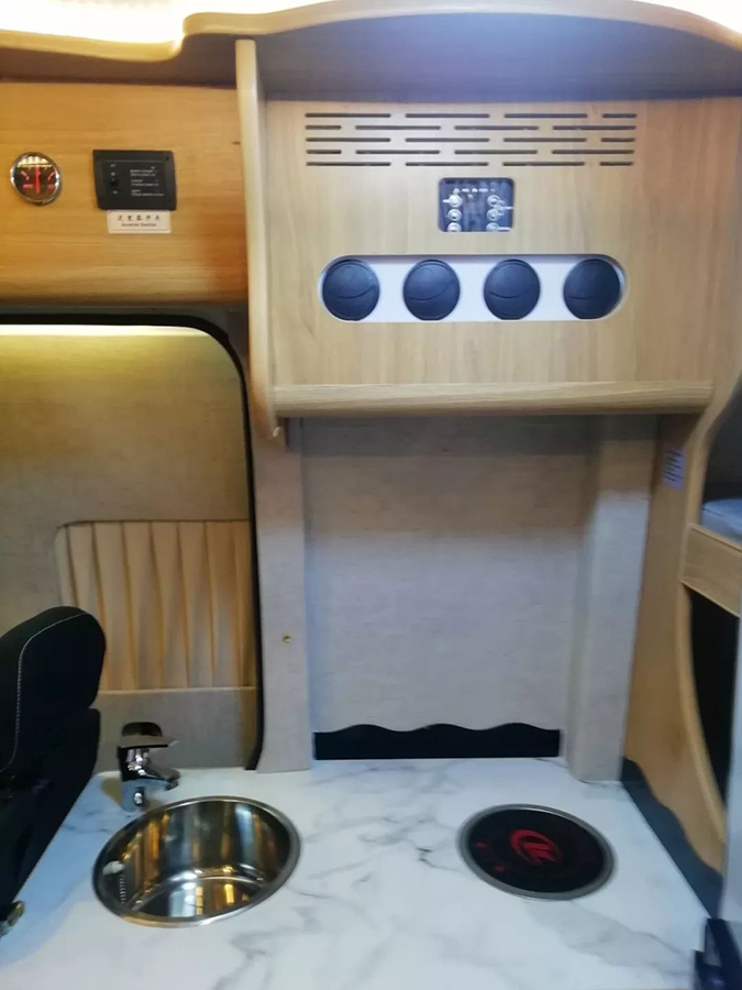 程力房車-上汽大通國六長軸高頂房車5 程力房車-上汽大通國六長軸高頂房車5