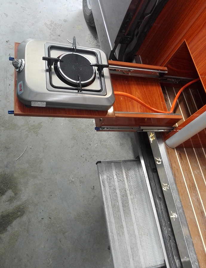 房車電能系統(tǒng)6-程力房車外置抽拉灶臺(tái)