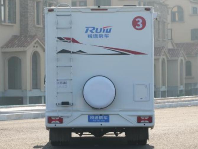 依維柯歐勝大額頭C型中上門房車