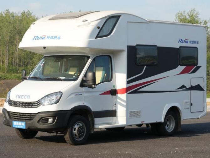 銳途房車依維柯C型后上門：6座6臥大空間，智能家電，一應俱全，官方指導價39.8萬