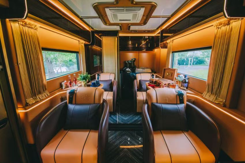 程力牌CL5041XLJ6YS多功能高端商務(wù)旅居車