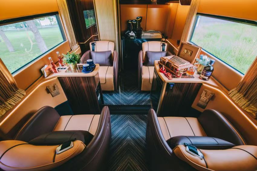 程力牌CL5041XLJ6YS多功能高端商務(wù)旅居車